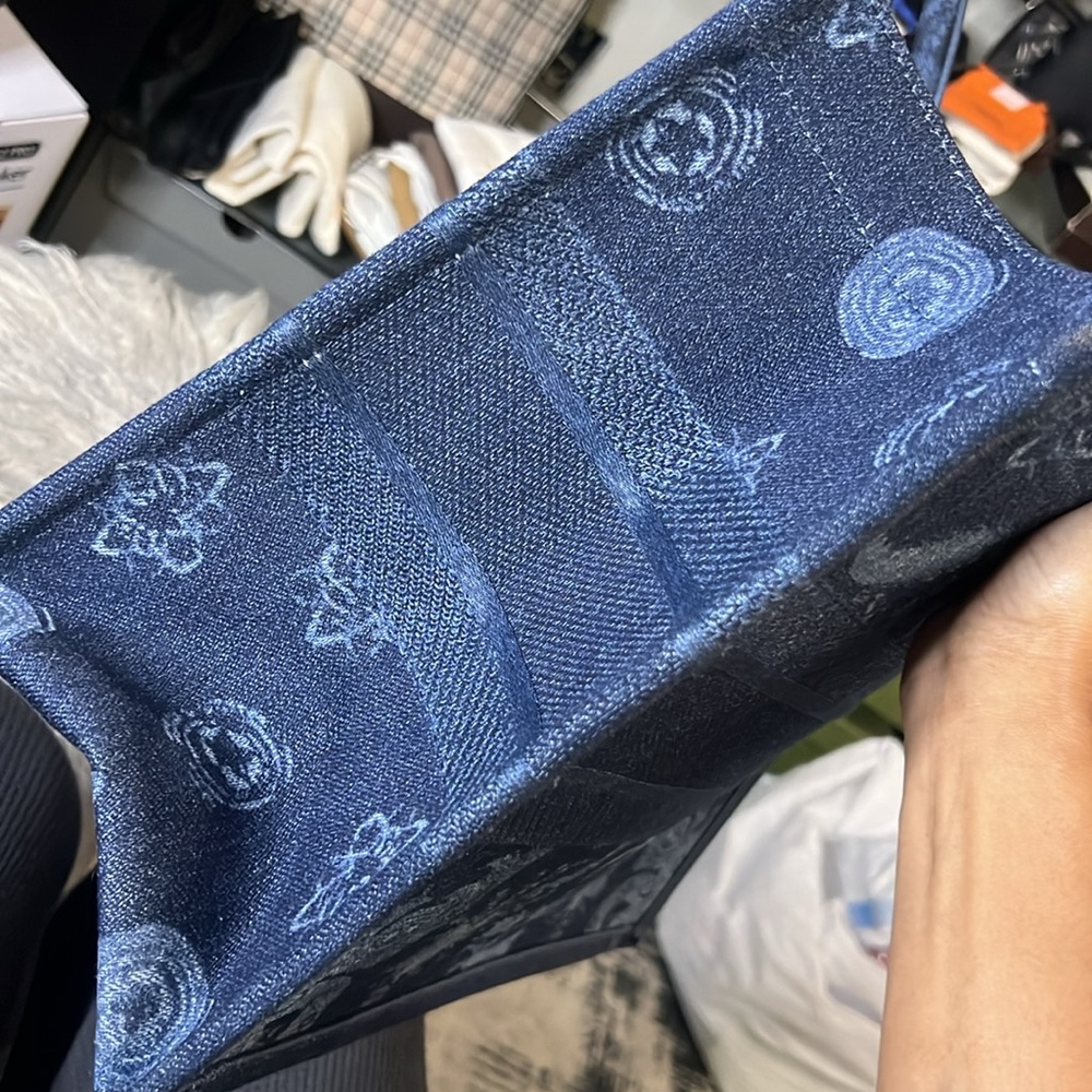 Christian Dior Large Book Tote in Denim Blue Toile de Jouy COA/dustbag - Picture 13 of 15